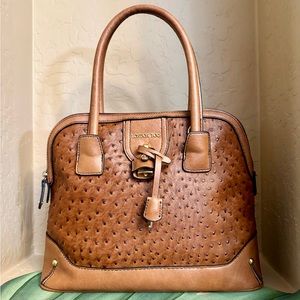 London Fog ostrich leather in light brown color. Slightly used.